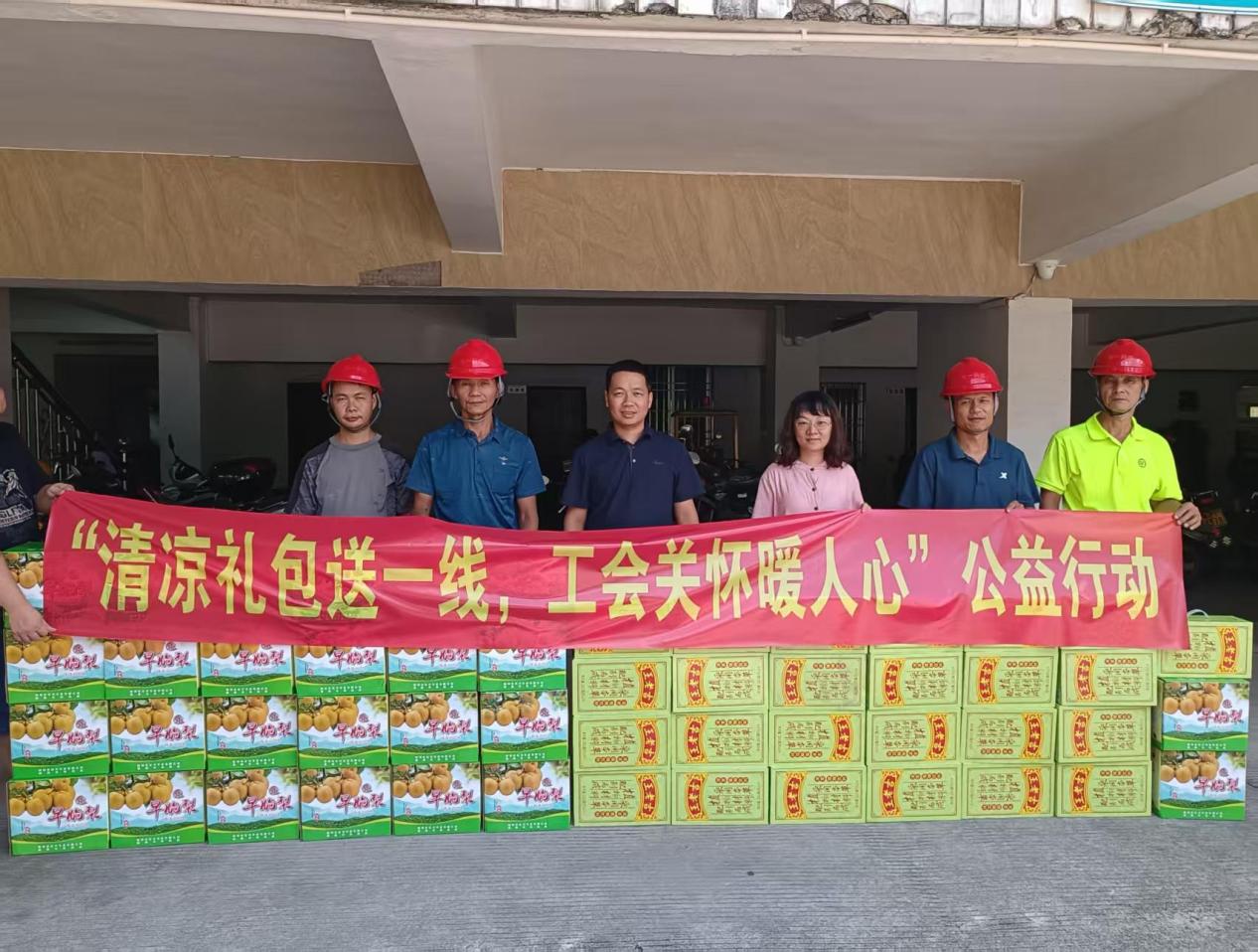 丰顺县汤坑镇工委会开展“送清凉”活动，情系一线暖人心。.docx_2